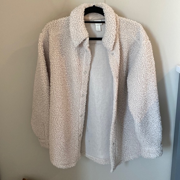 H&M Jackets & Blazers - {Button up Teddy jacket}